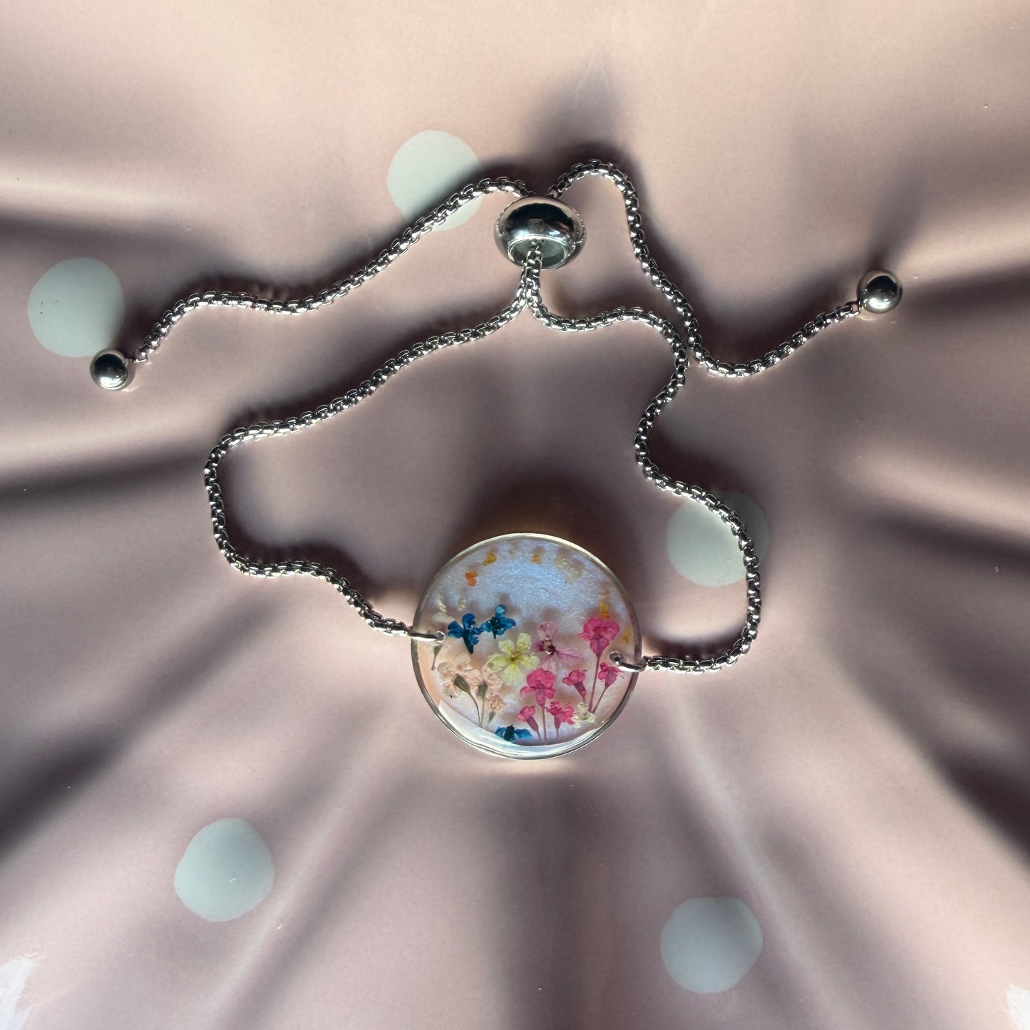 Bracelet ajustable en acier inoxydable avec fleurs séchées naturelles 🌸
