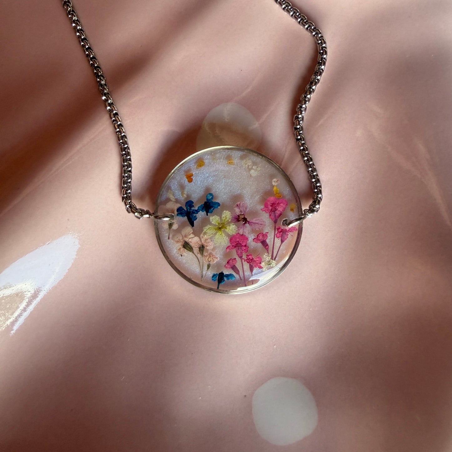 Bracelet ajustable en acier inoxydable avec fleurs séchées naturelles 🌸